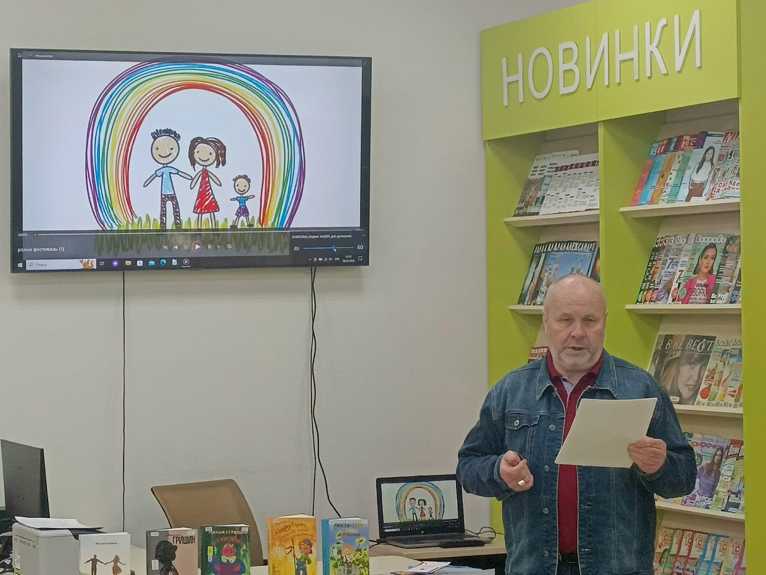 В Токарёвской библиотеке прошла встреча тамбовского писателя Михаила Гришина со школьниками округа.