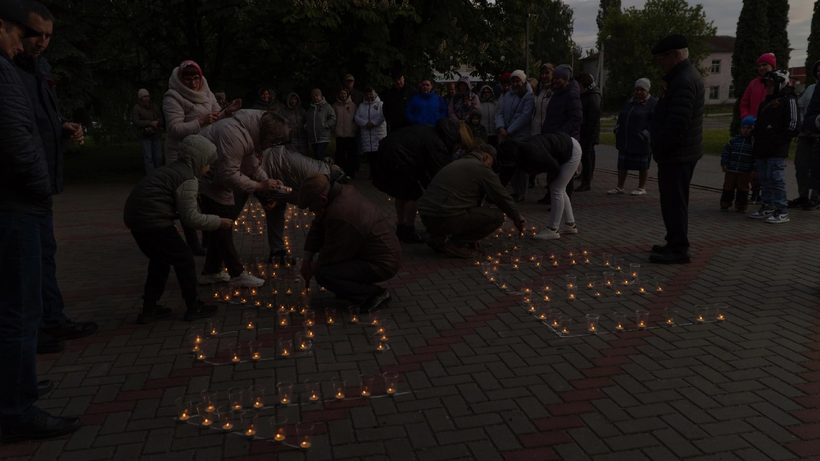 Праздничный день завершился участием в акции «Свеча Памяти»..