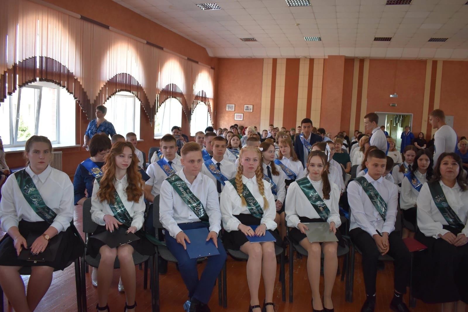 25 мая в школах Токарёвского округа прошли торжественные линейки, посвящённые окончанию учебного года и празднику Последнего звонка..