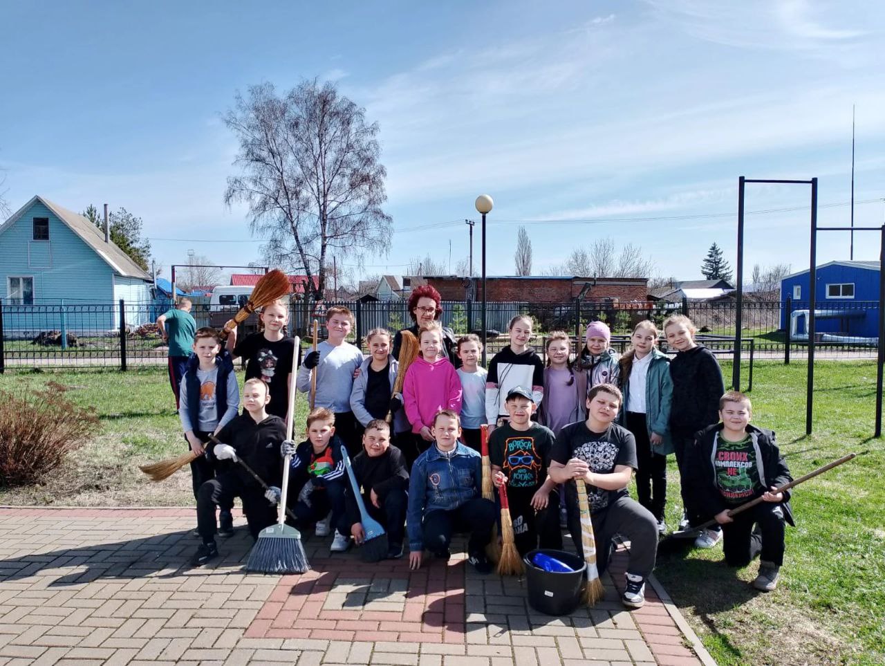 Апрель - традиционное время наведения чистоты и порядка, а субботники - добрая традиция..