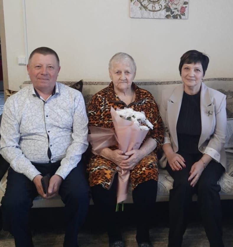 Сегодня 90-летний юбилей отмечает ветеран труда  Любовь Алексеевна Маткова из д. Старогрязное..