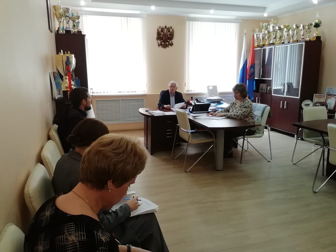 Глава округа В.Н. Айдаров провёл очередной приём граждан по личным вопросам.