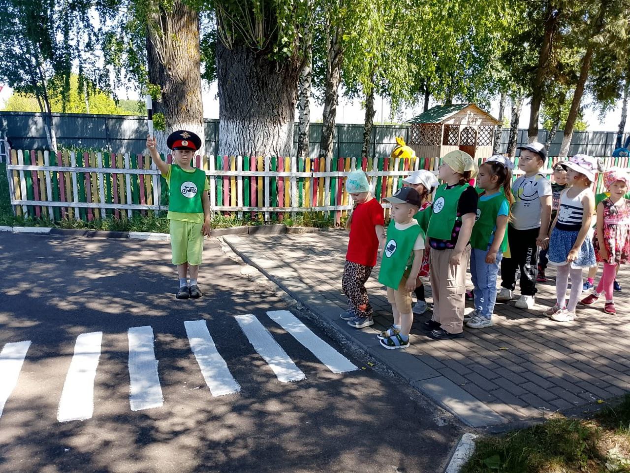 Детсадовцы Токарёвского округа продолжают изучать правила дорожного движения.