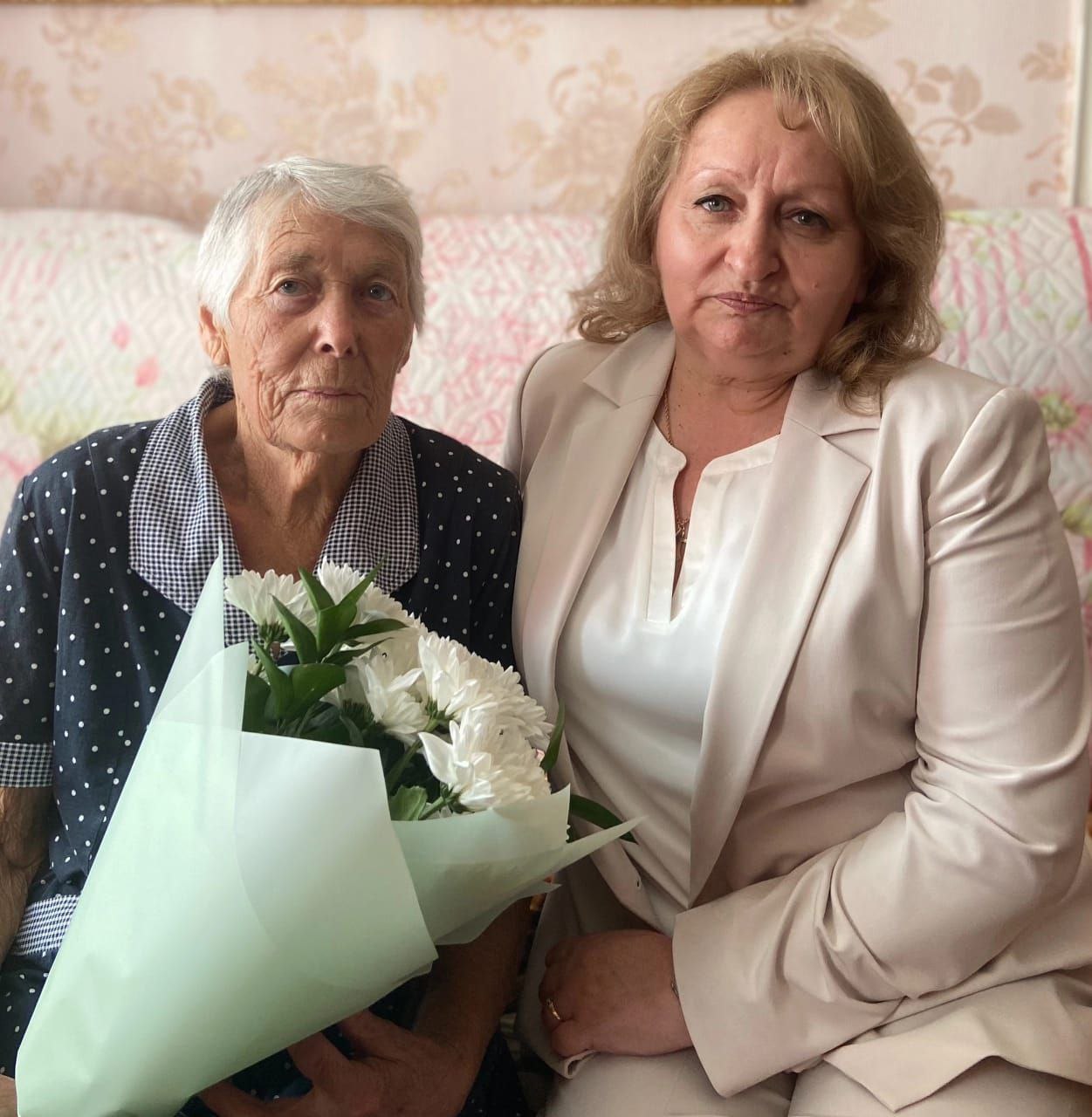 Сегодня свой 90-летний юбилей отметила ветеран труда Валентина Александровна Кузина из  д. Малая Кочетовка.