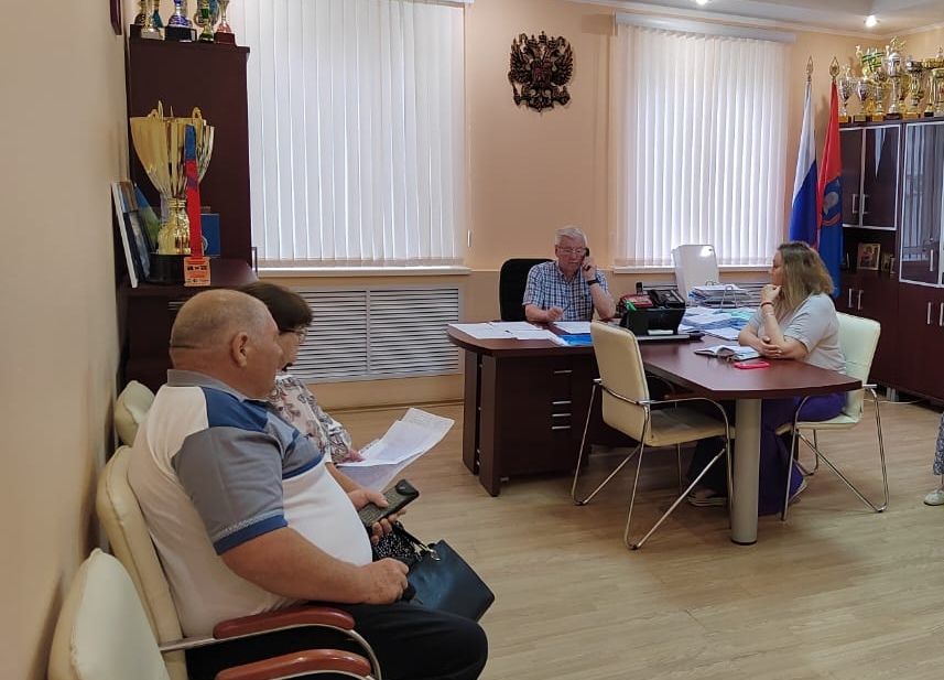 Глава округа В.Н.Айдаров провел очередной прием граждан по личным вопросам.