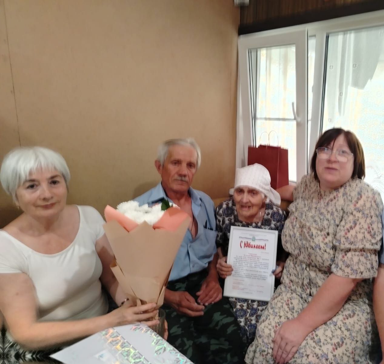 Сегодня 90-летний юбилей отмечает Клавдия Михайловна Сажина из д. Николаевка Александровского территориального отдела!.
