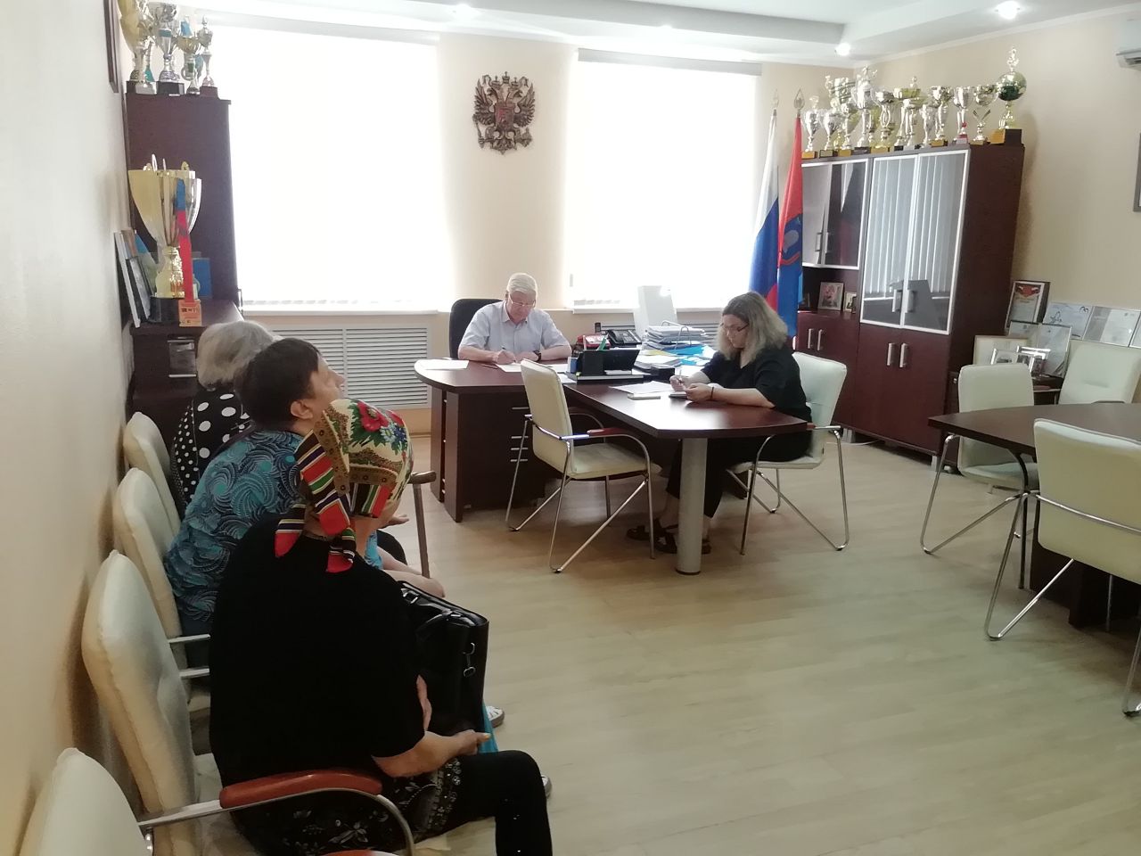 Глава округа В.Н.Айдаров провел очередной прием граждан по личным вопросам.