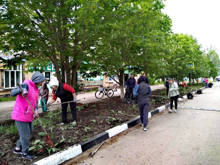 В Токарёвском округе продолжаются субботники по благоустройству территорий. В Токарёвском округе продолжаются субботники по благоустройству территорий.