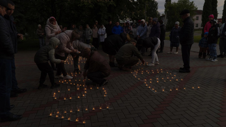 Праздничный день завершился участием в акции «Свеча Памяти».. Праздничный день завершился участием в акции «Свеча Памяти»..