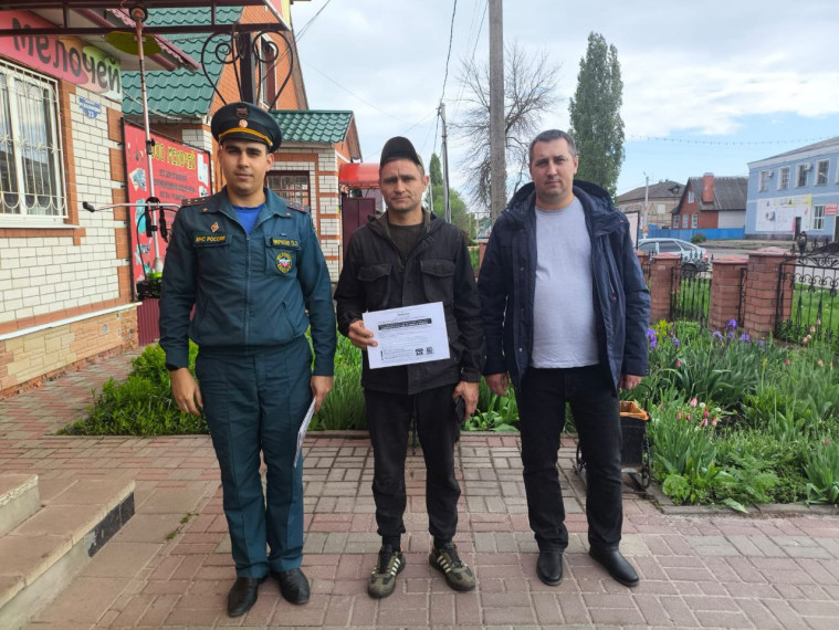 Сотрудники МЧС и администрации Токарёвского округа проводят разъяснительные беседы по соблюдению требований пожарной безопасности. Сотрудники МЧС и администрации Токарёвского округа проводят разъяснительные беседы по соблюдению требований пожарной безопасности.