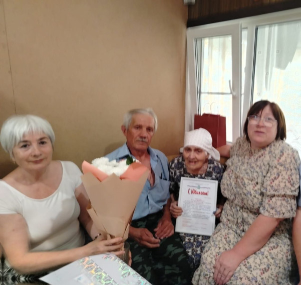 Сегодня 90-летний юбилей отмечает Клавдия Михайловна Сажина из д. Николаевка Александровского территориального отдела!. Сегодня 90-летний юбилей отмечает Клавдия Михайловна Сажина из д. Николаевка Александровского территориального отдела!.
