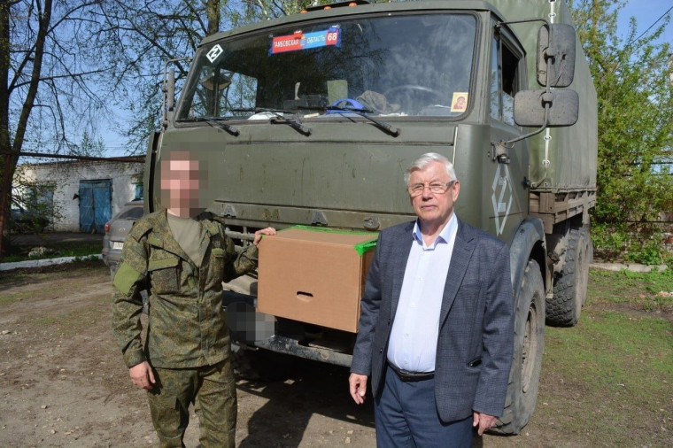 Глава Токаревского округа В.Н.Айдаров встретился с нашим земляком Павлом К, служащим в зоне специальной военной операции, и передал ему станцию РЭБ "Капюшон ФПВ-3" для установки на технику для противодействия беспилотным летательным аппаратам и четыре ра. Глава Токаревского округа В.Н.Айдаров встретился с нашим земляком Павлом К, служащим в зоне специальной военной операции, и передал ему станцию РЭБ "Капюшон ФПВ-3" для установки на технику для противодействия беспилотным летательным аппаратам и четыре ра.